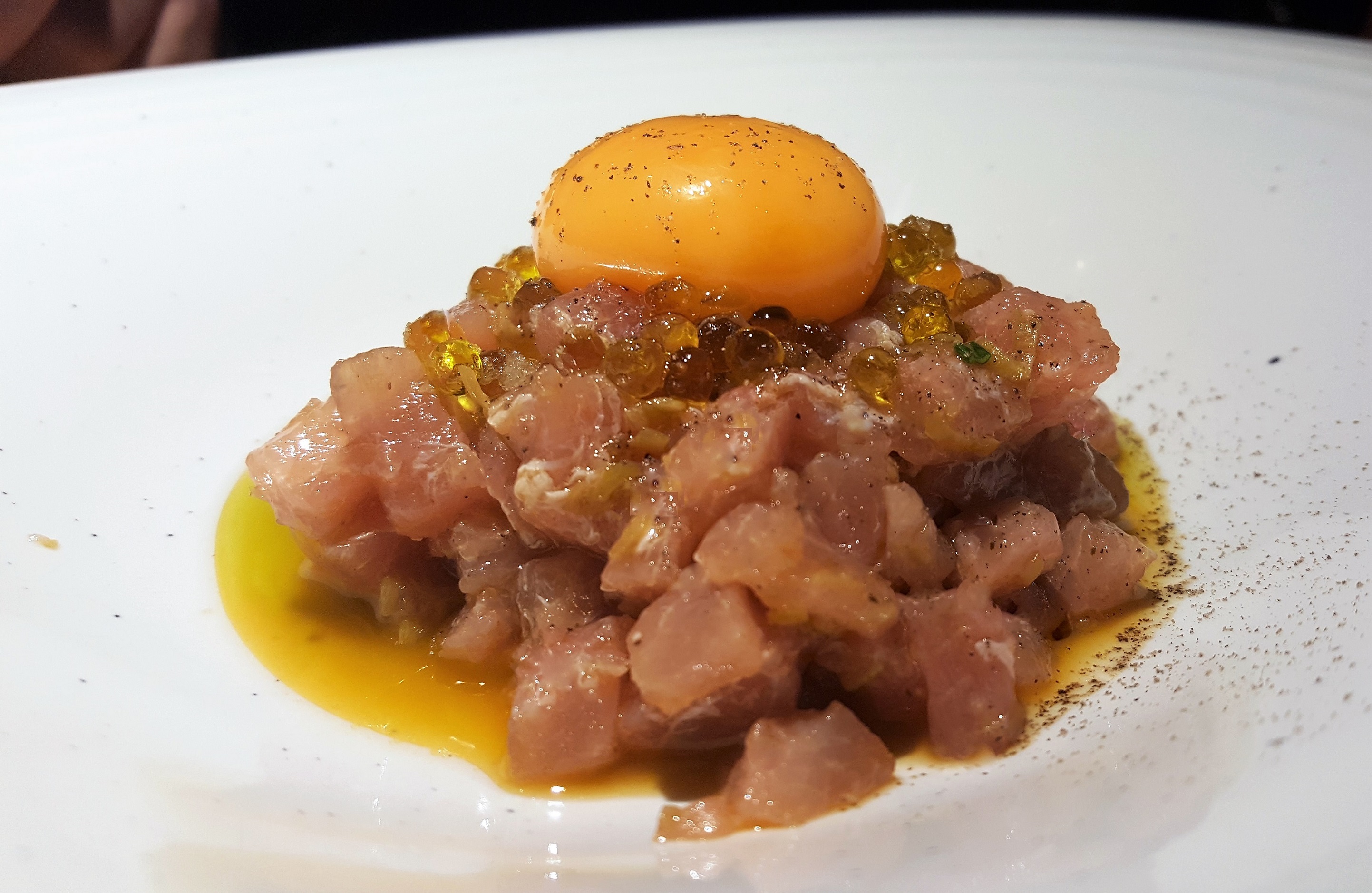 Tartar de atún huevo Arima Basque Gastronomy