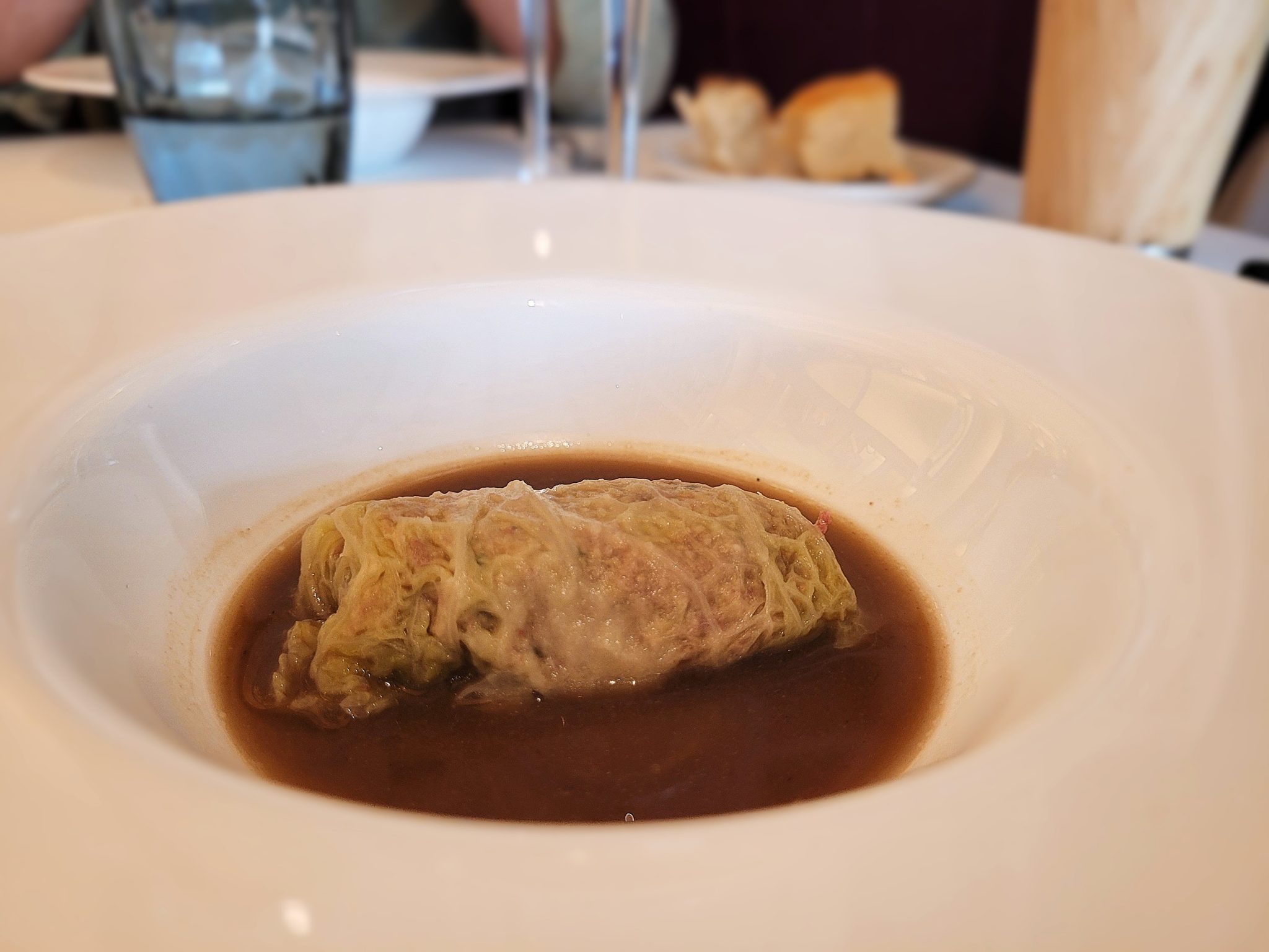 Repollo rizado relleno de cerdo Boccondivino