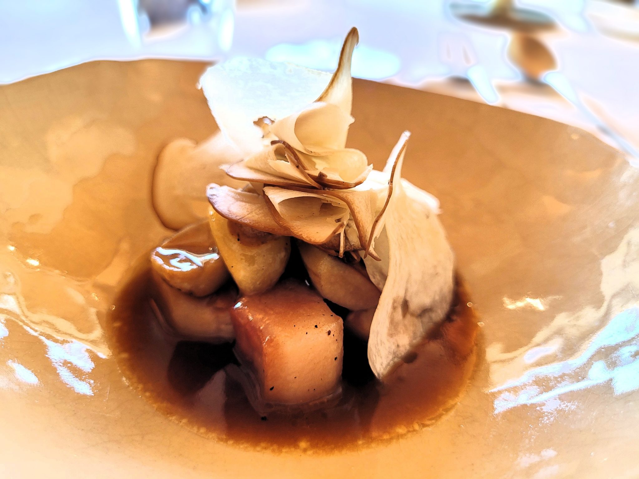 Cocotte de boletus, papada ibérica