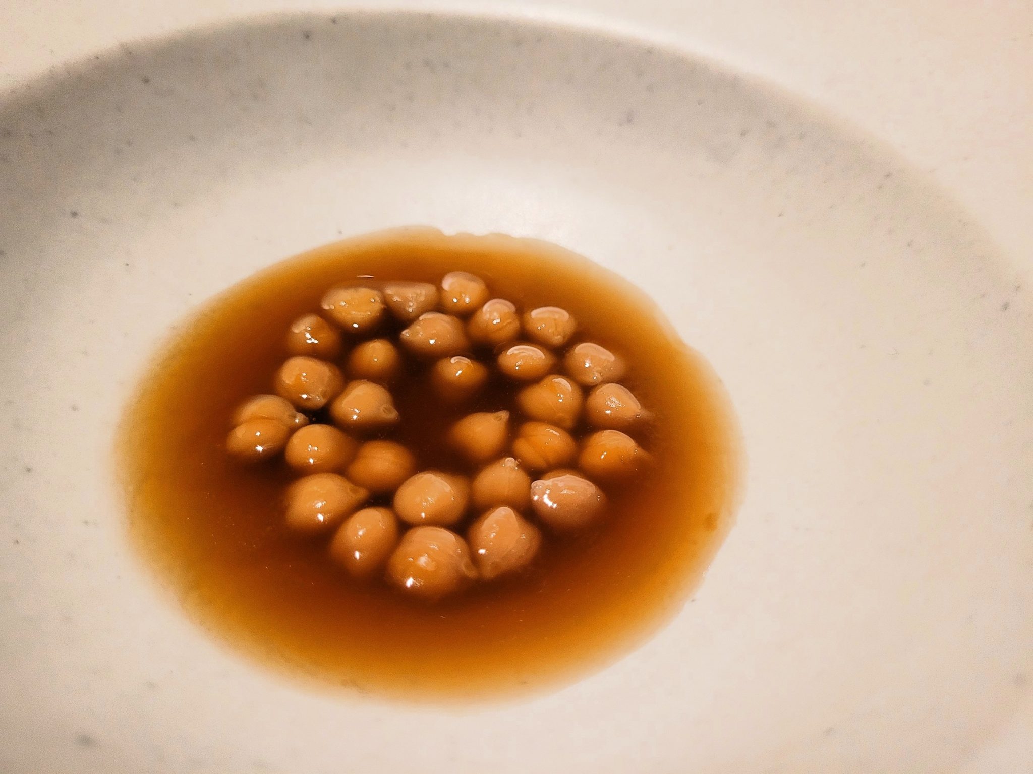 Garbanzos y rabitos de cerdo Osa