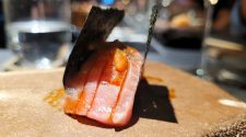 NIgiri de toro y ciruela