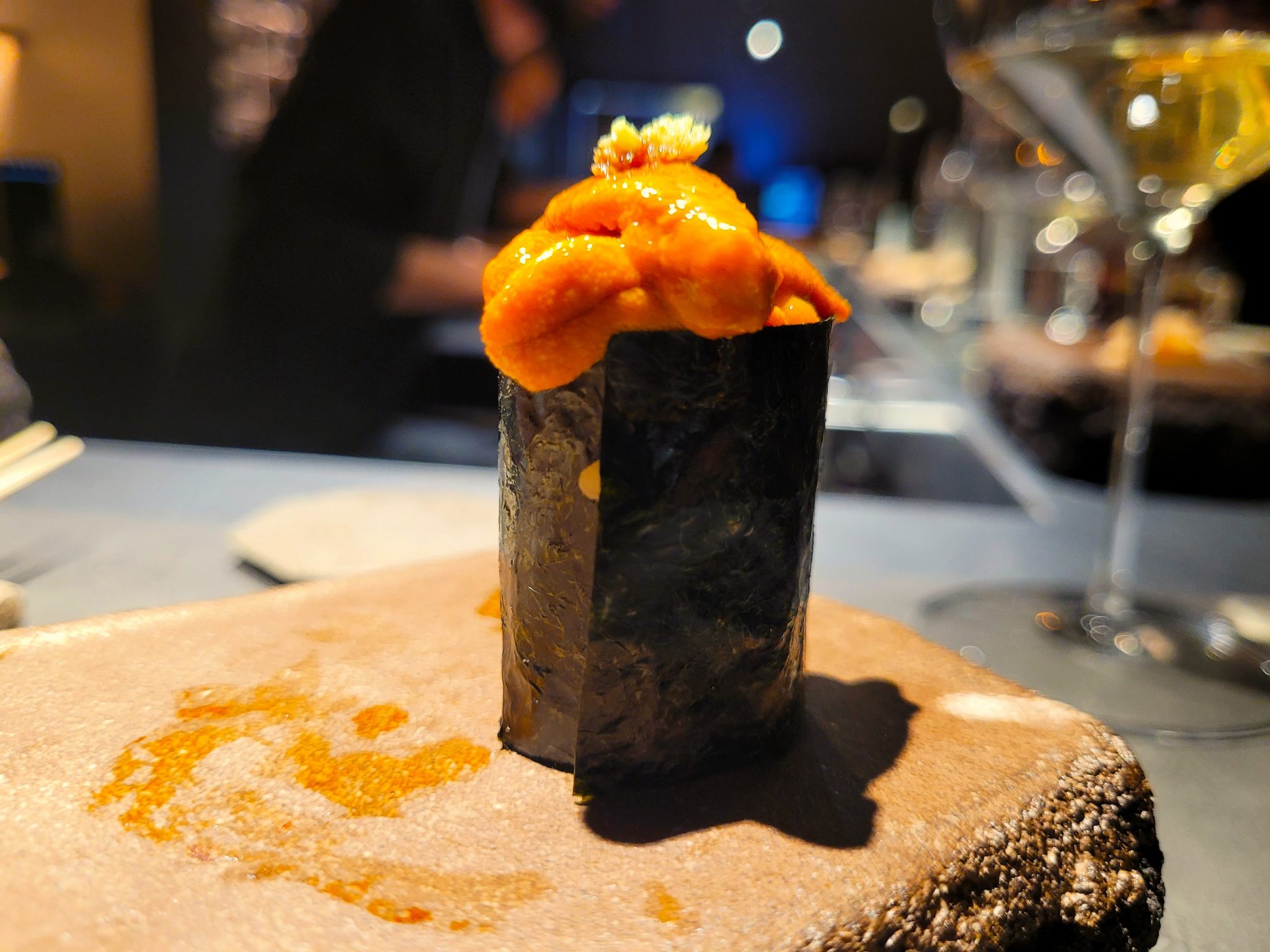 Gunkan de erizo con gambas Bakko