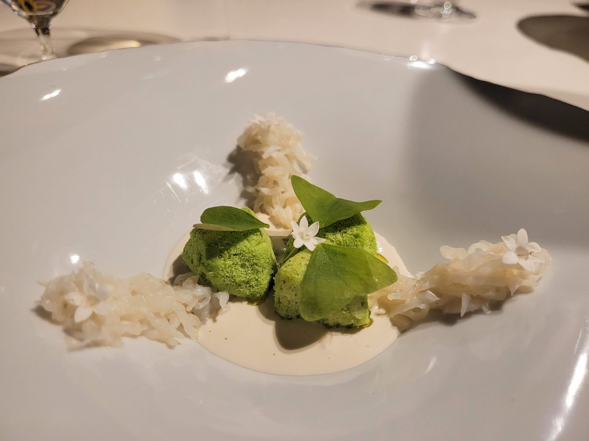 Piñones, cangrejo y pesto de agrets Quique Dacosta