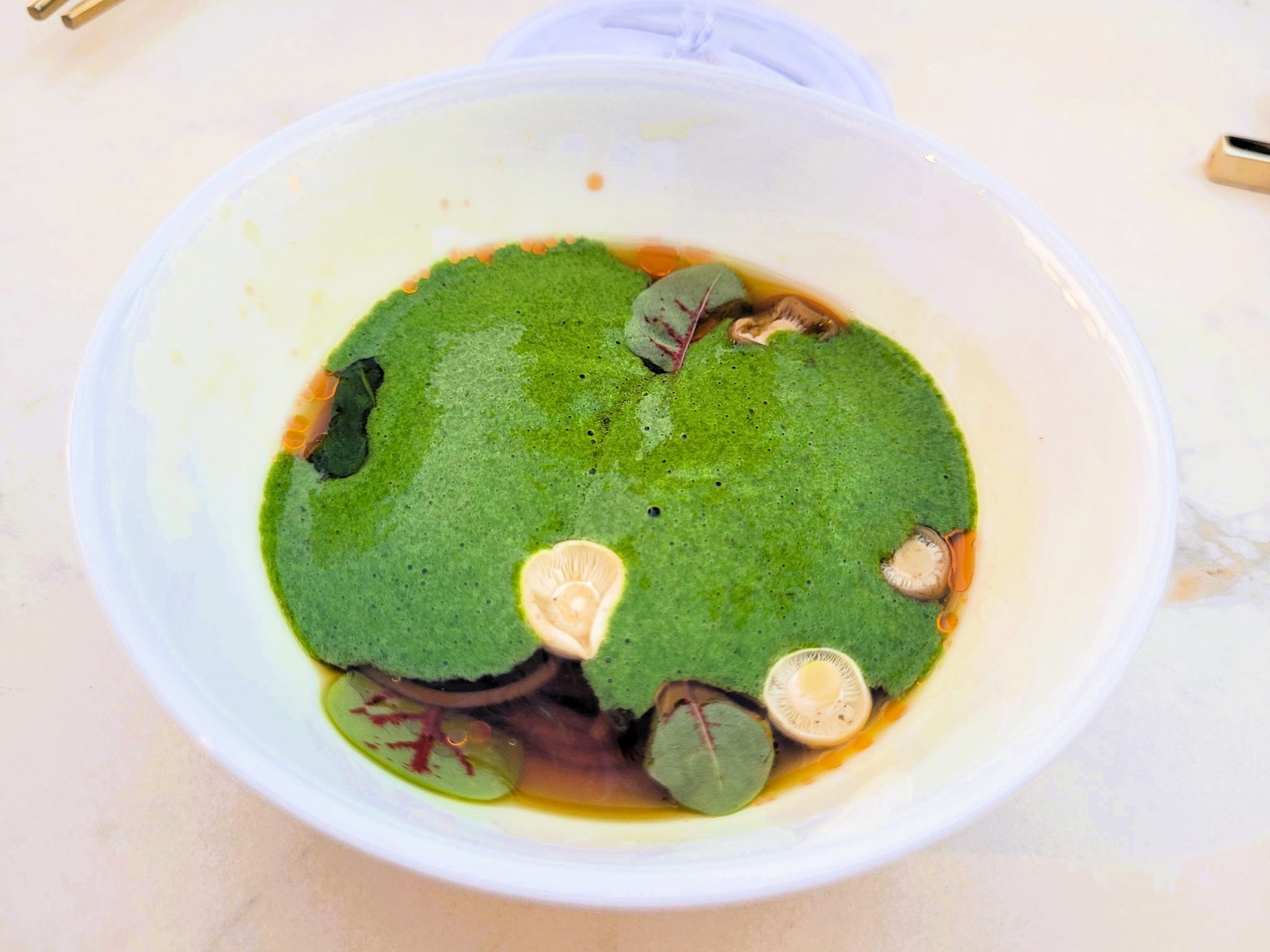 Ramen de crustáceos y bledas Quique Dacosta