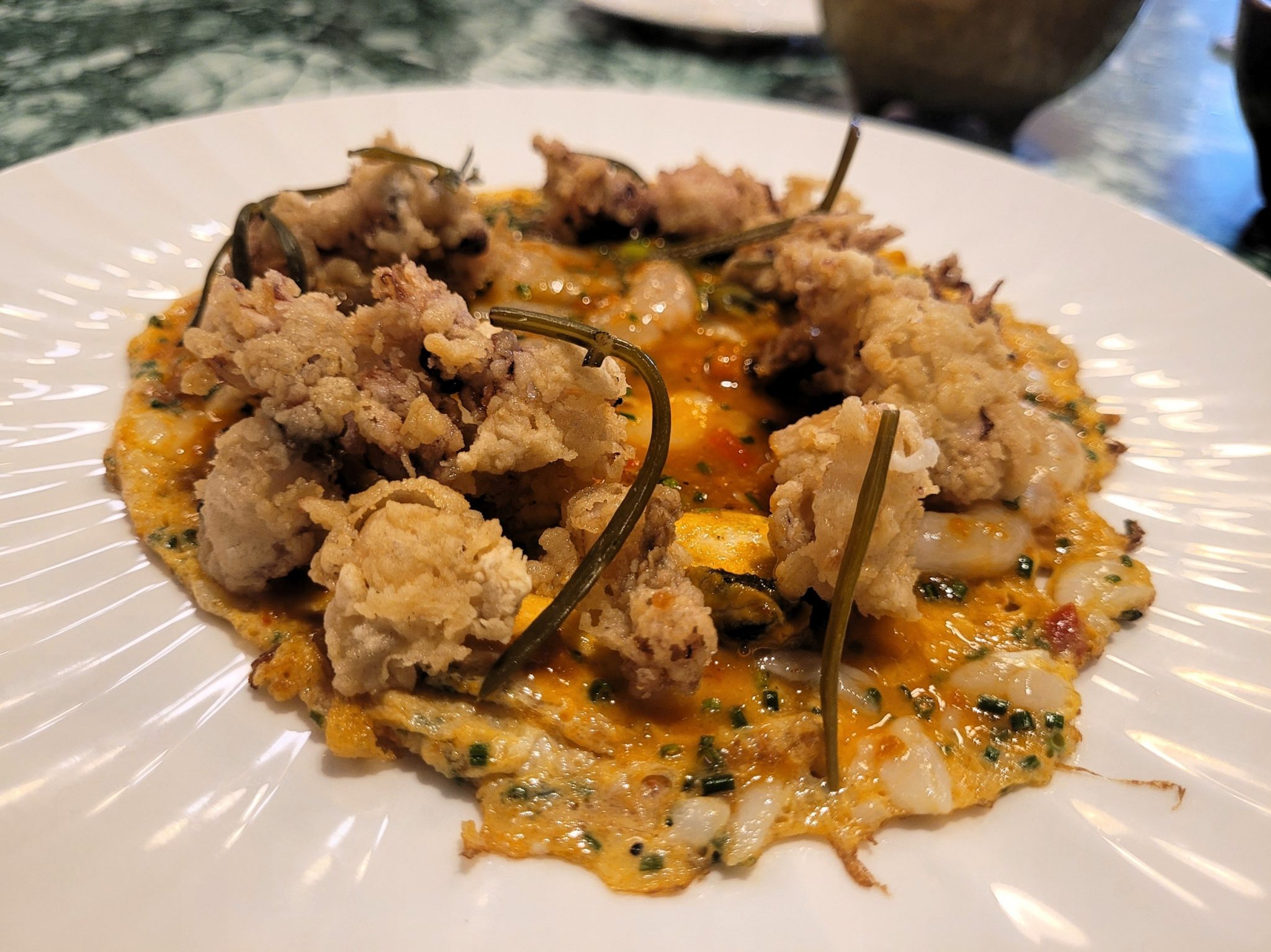 Tortilla vaga de chopitos, gamas y cangrejo azul Ca Seko